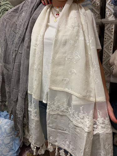 stola con pizzo